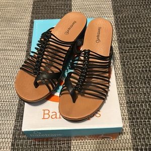 NIB BARETRAPS Black Cambry Size 8 Sandal